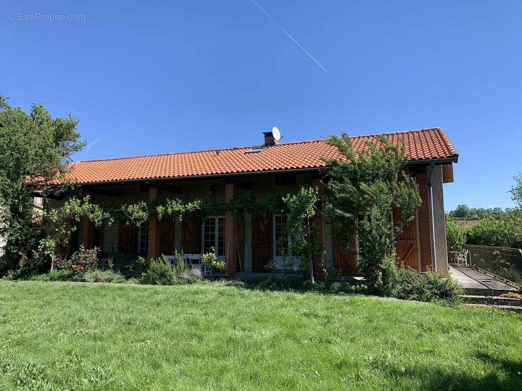 façade sud-ouest - Maison à BELBERAUD