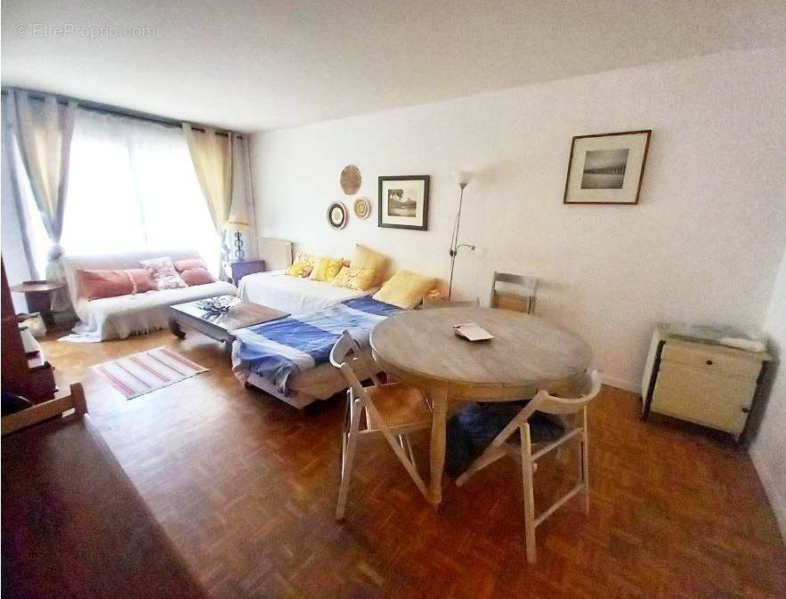 Appartement à PARIS-10E