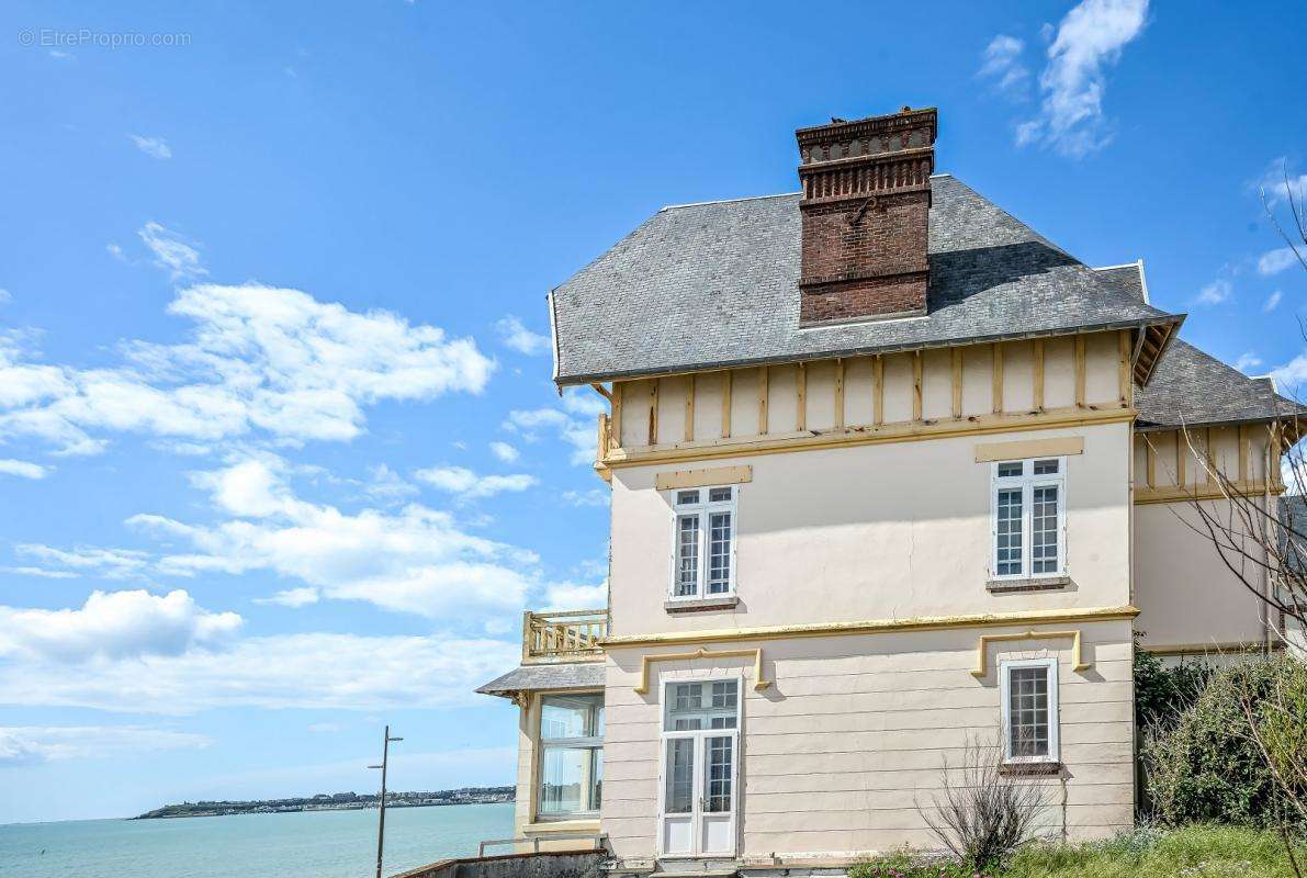 Maison à SAINT-PAIR-SUR-MER