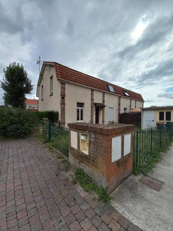 Maison à MONTIGNY-EN-GOHELLE