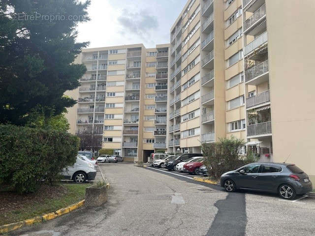 Parking à VILLEURBANNE