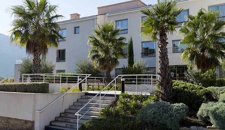 Appartement à LE REVEST-LES-EAUX