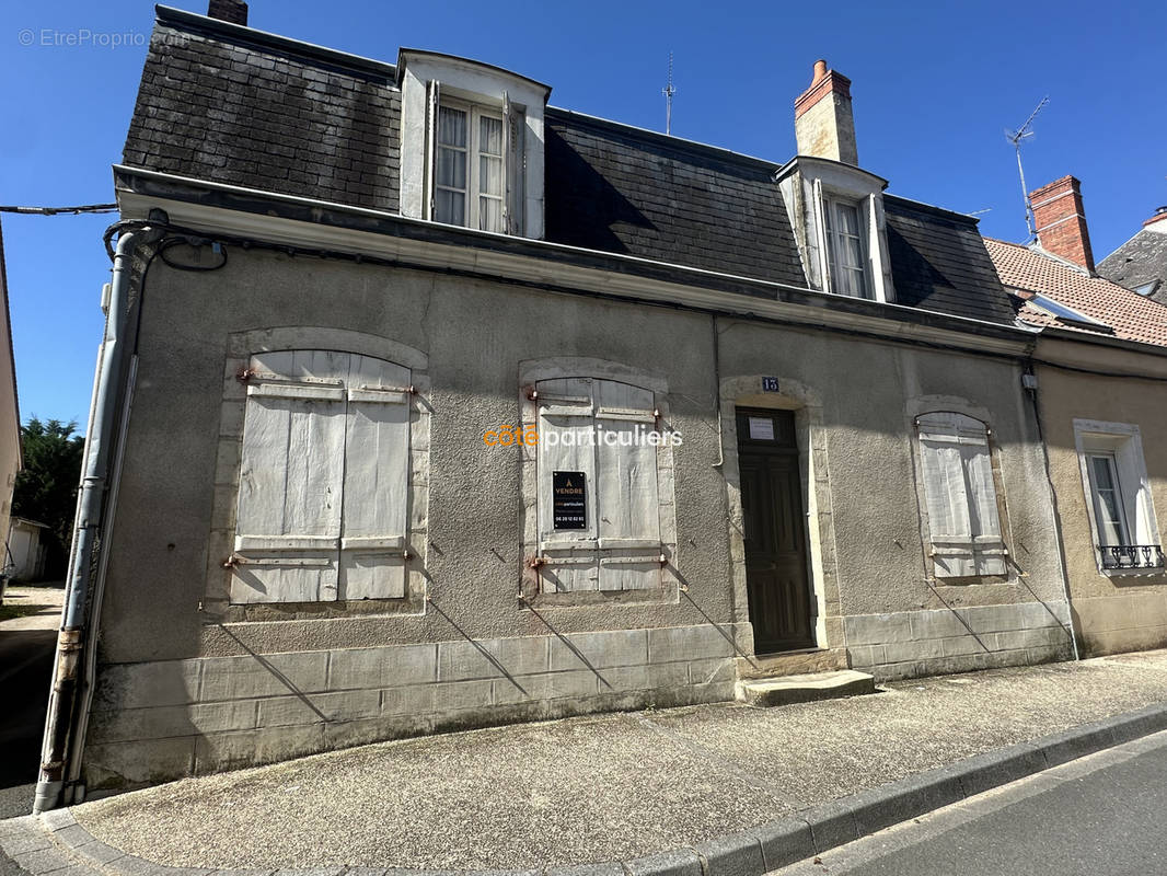 Maison à SAINT-AMAND-MONTROND