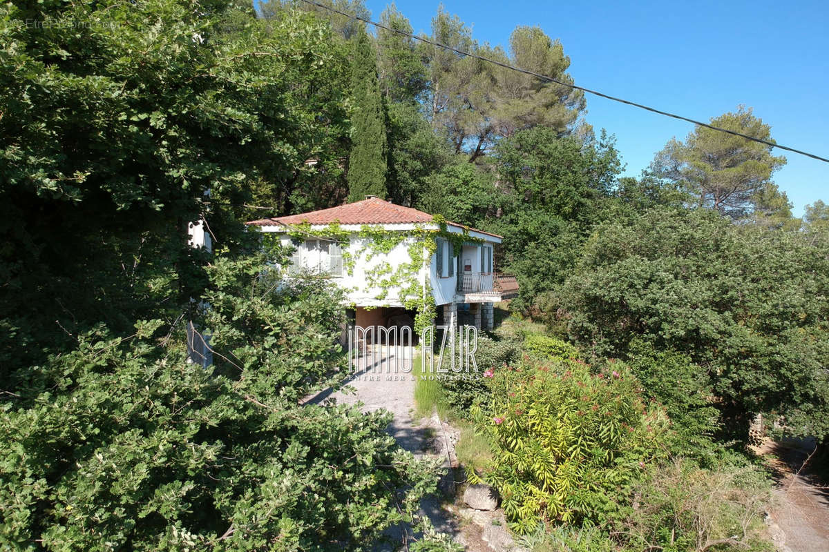 Maison à TOURRETTES-SUR-LOUP