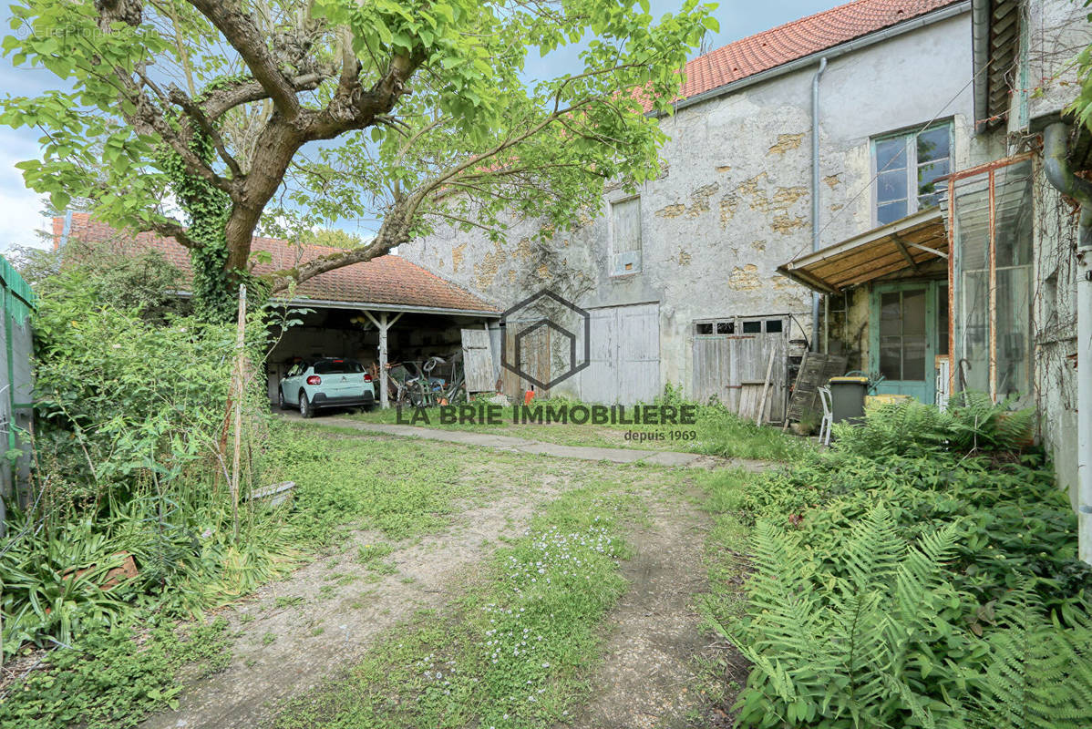 Maison à CHEVRY-COSSIGNY