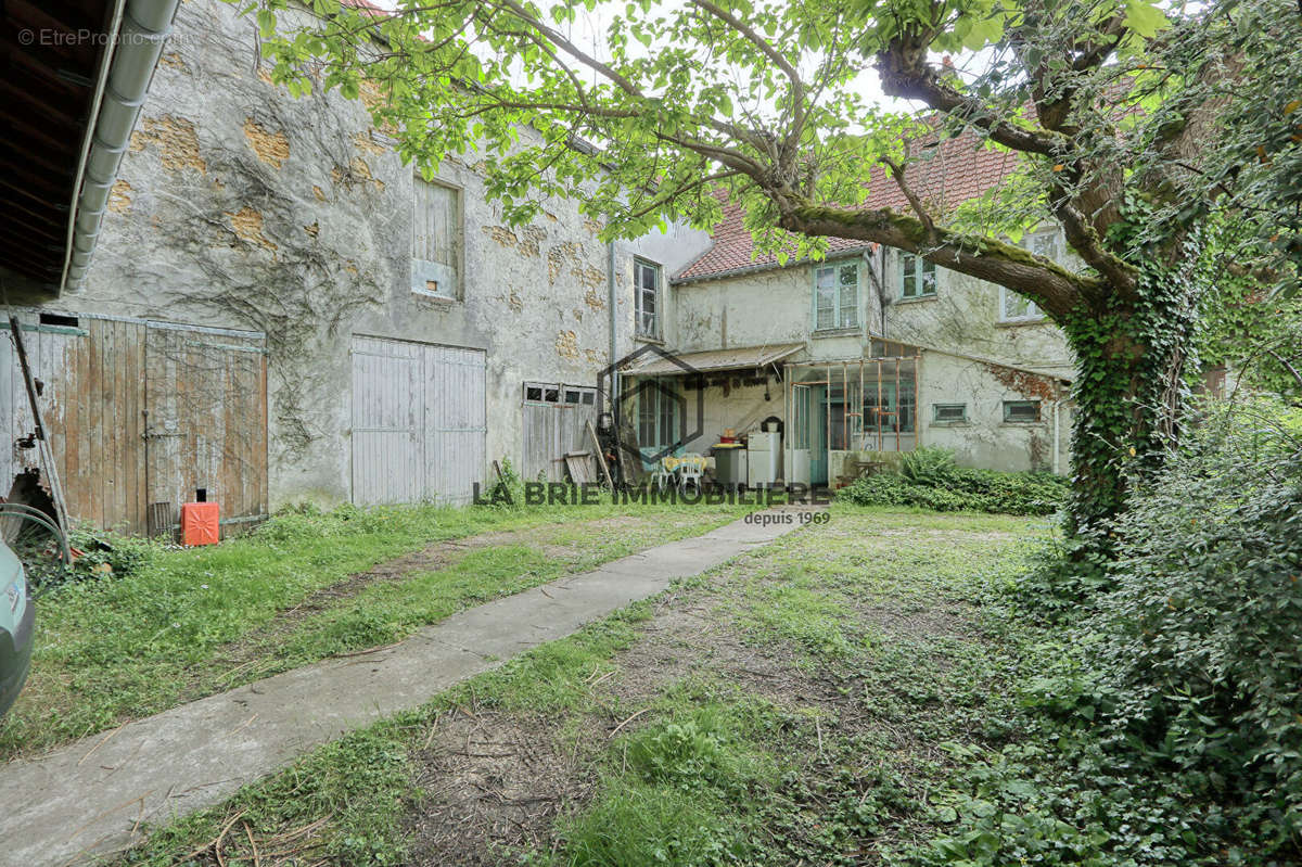 Maison à CHEVRY-COSSIGNY