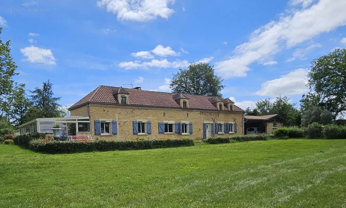 Maison à SAINT-CHAMASSY