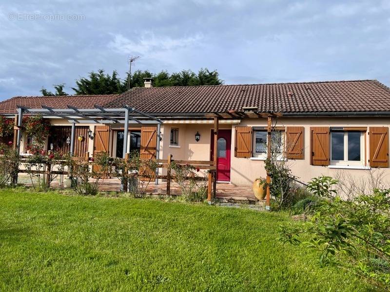 Maison à CHATEAUPONSAC