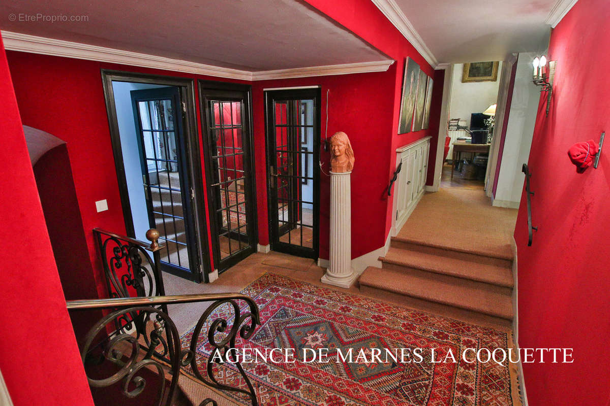 Appartement à MARNES-LA-COQUETTE