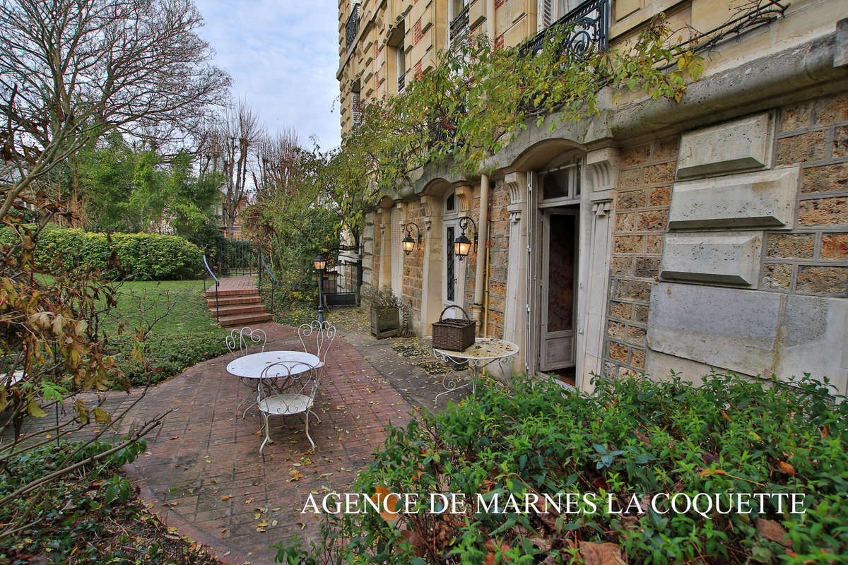 Appartement à MARNES-LA-COQUETTE