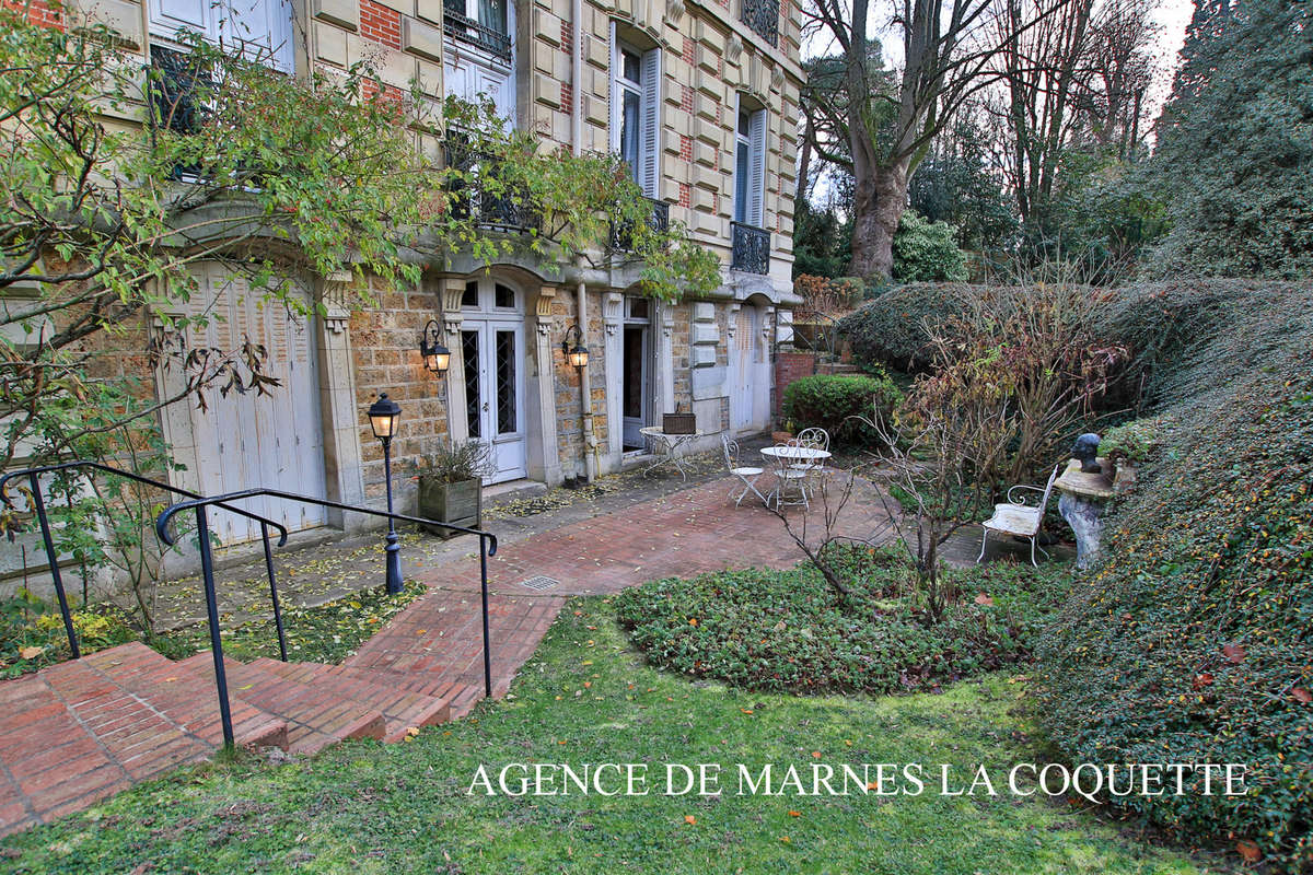 Appartement à MARNES-LA-COQUETTE