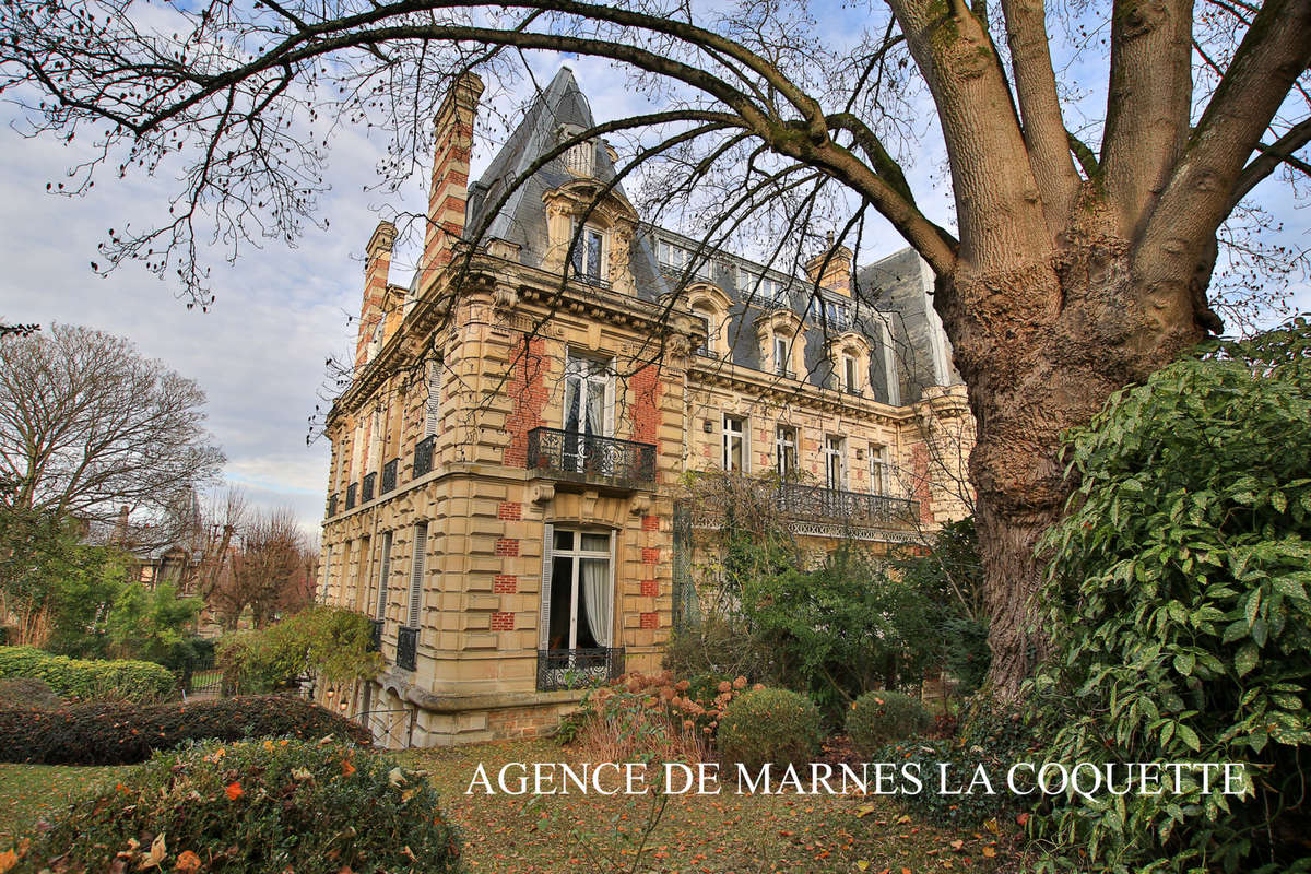 Appartement à MARNES-LA-COQUETTE