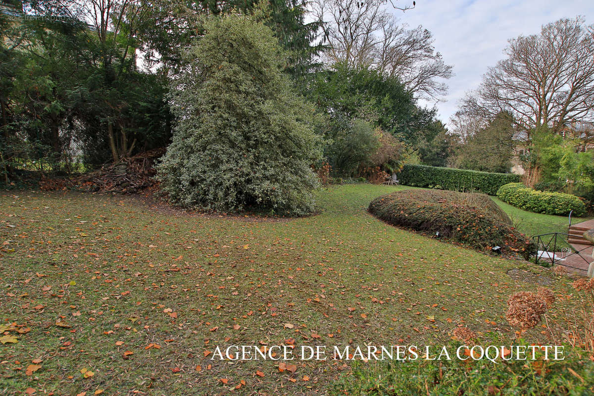 Appartement à MARNES-LA-COQUETTE