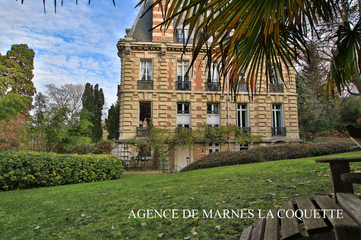 Maison à MARNES-LA-COQUETTE