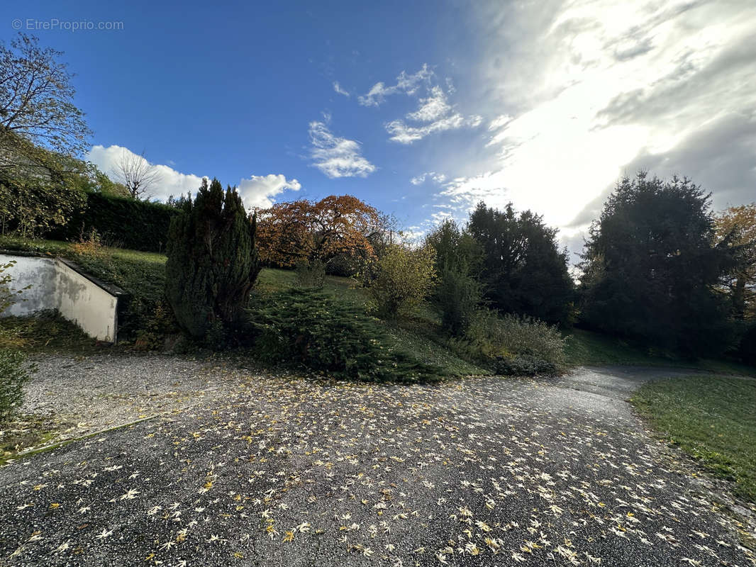 Terrain à GRESY-SUR-AIX