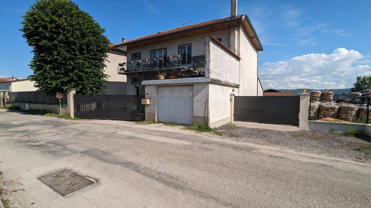 Maison à SAINT-ETIENNE-DE-SAINT-GEOIRS