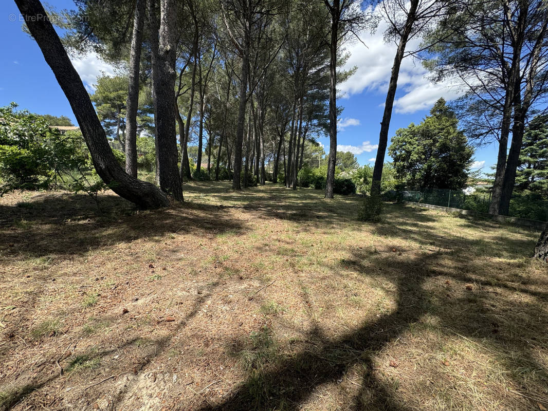 Terrain à EGUILLES