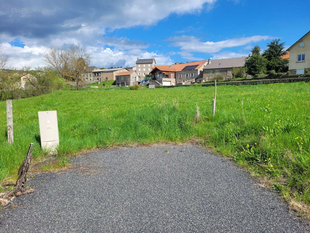 Terrain à GRANDRIEU