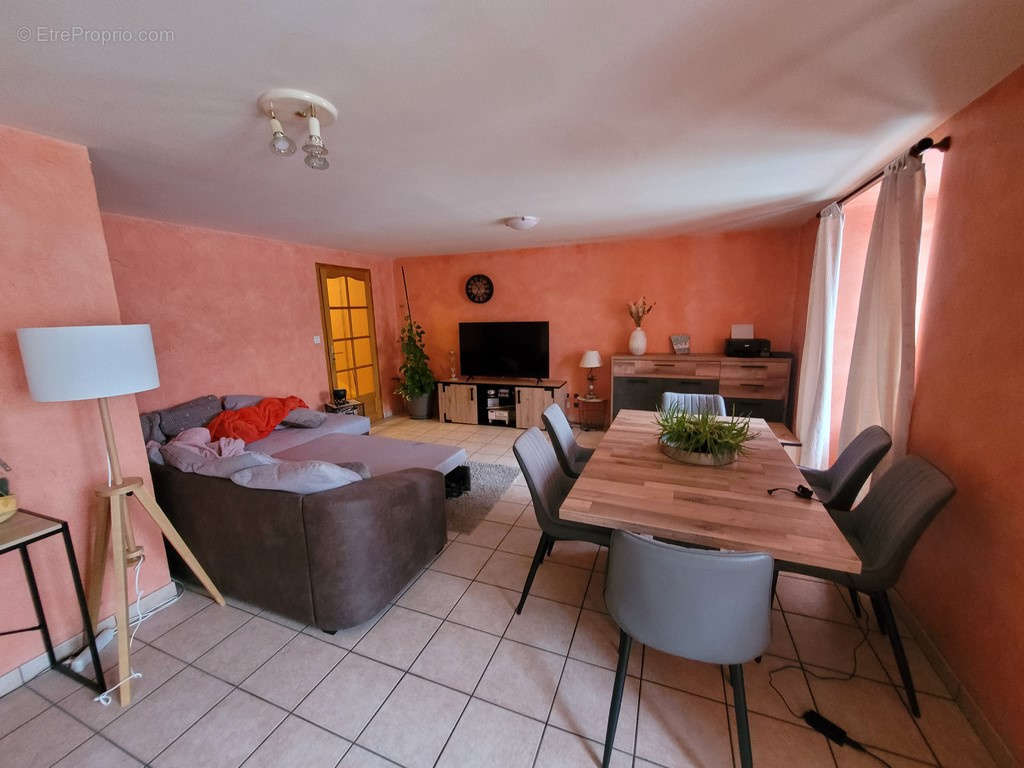 Appartement à CHATEAUNEUF-DE-RANDON