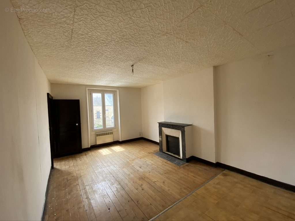 Appartement à LE MELE-SUR-SARTHE