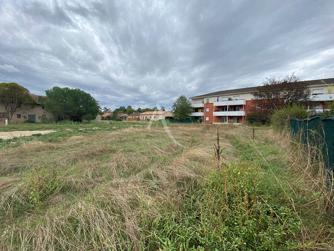 Terrain à BESSIERES