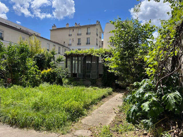 Appartement à COURBEVOIE