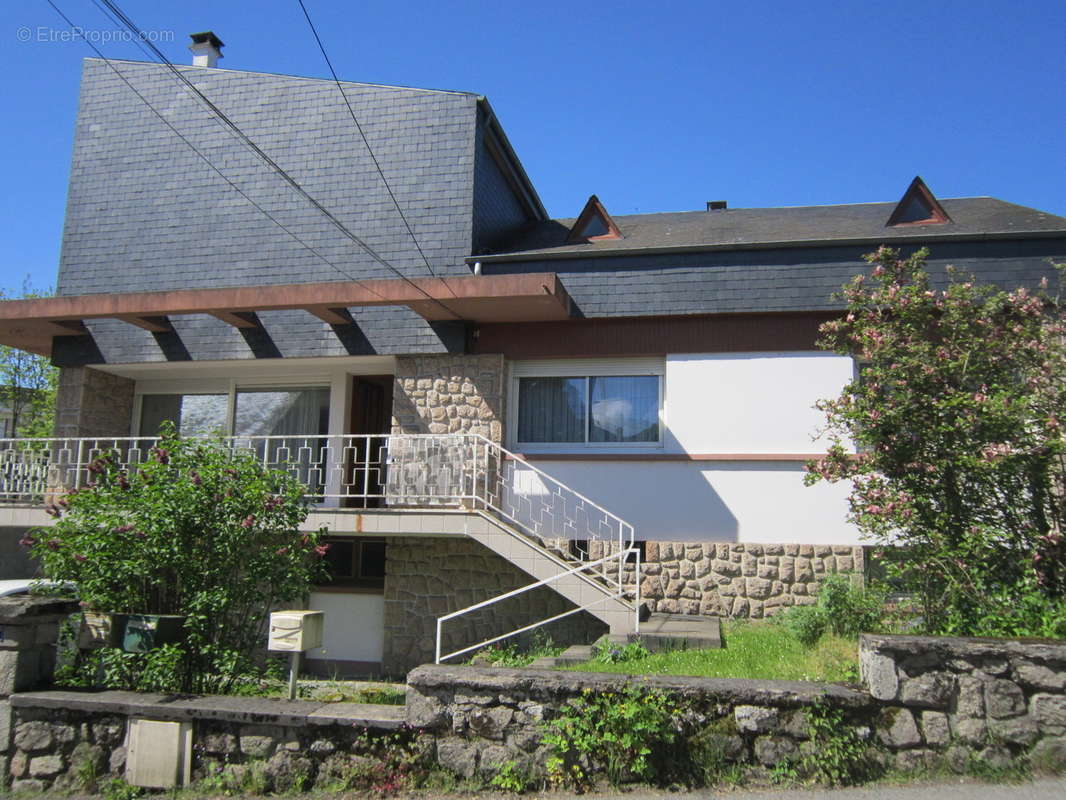   - Maison à USSEL