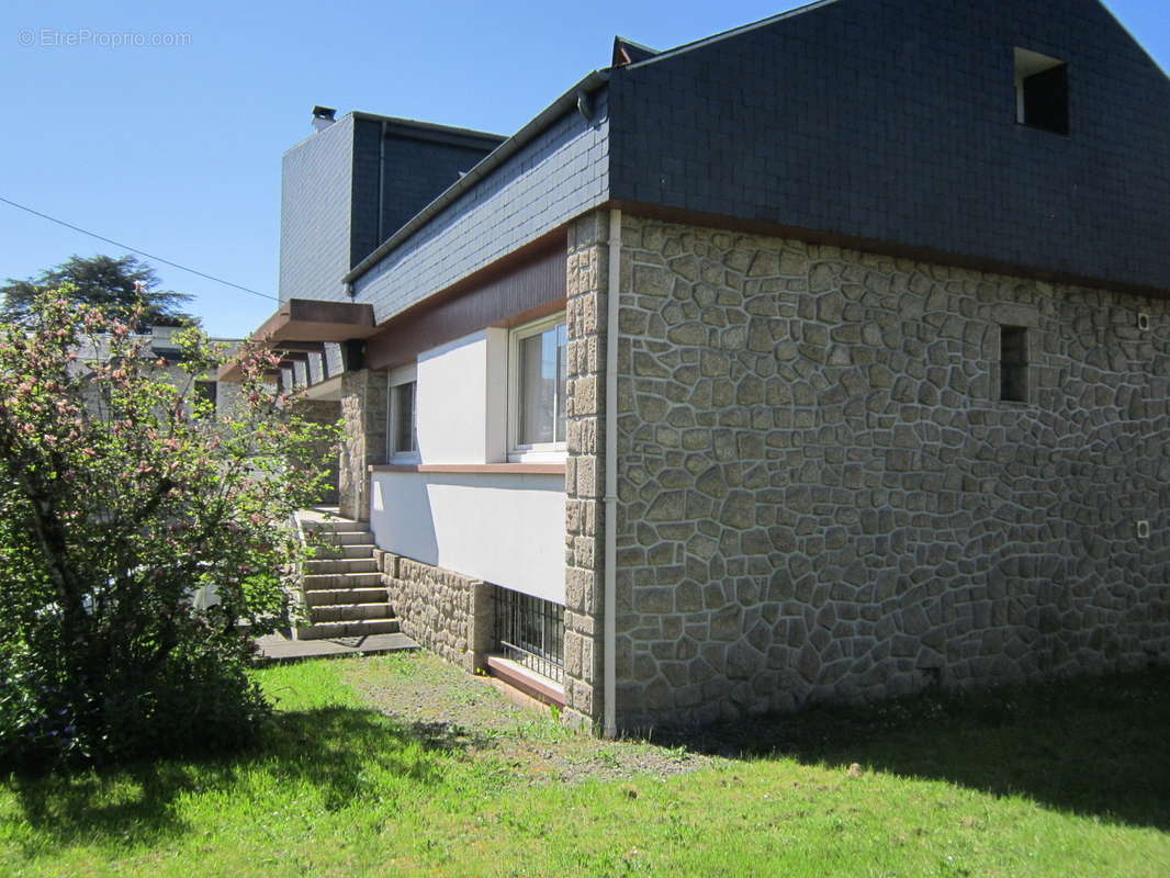   - Maison à USSEL