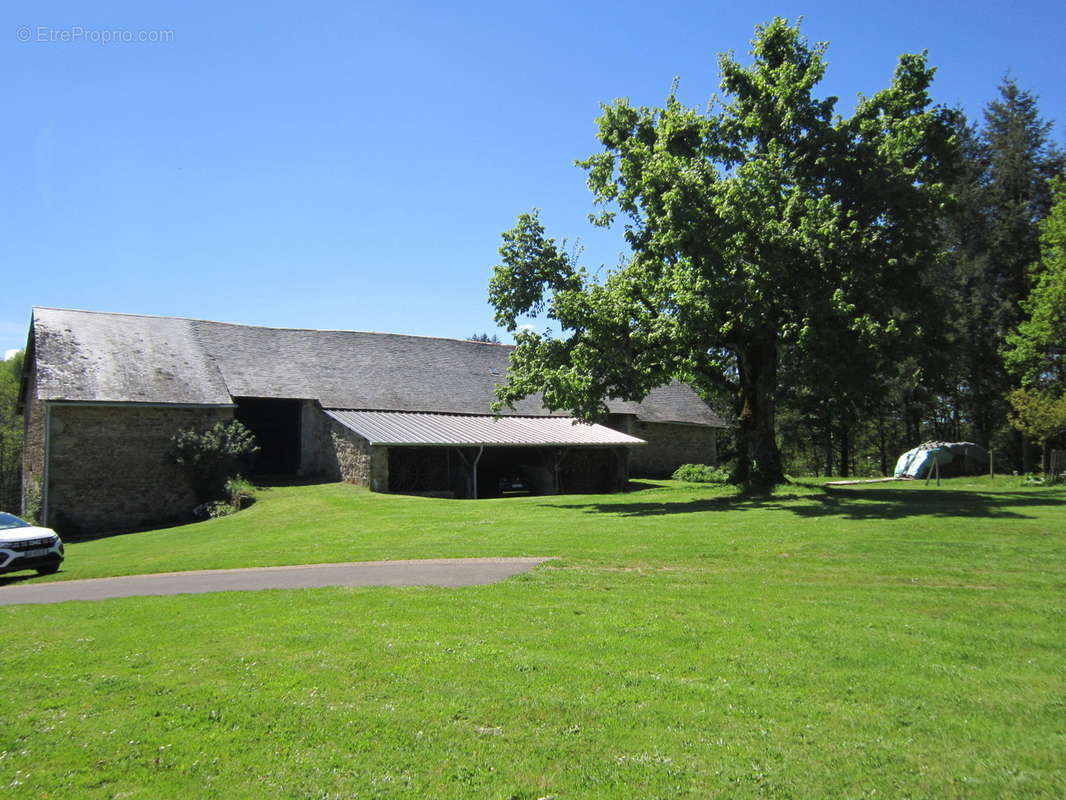   - Maison à NEUVIC