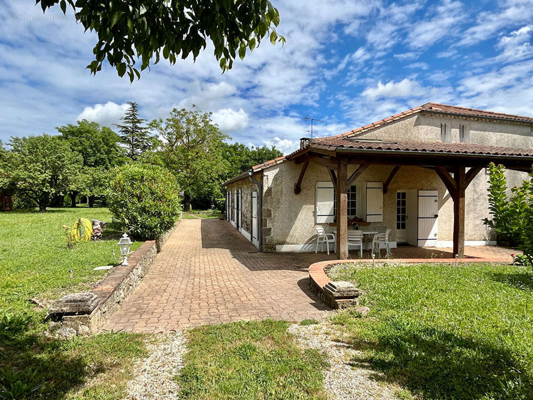 Maison à PORT-SAINTE-MARIE