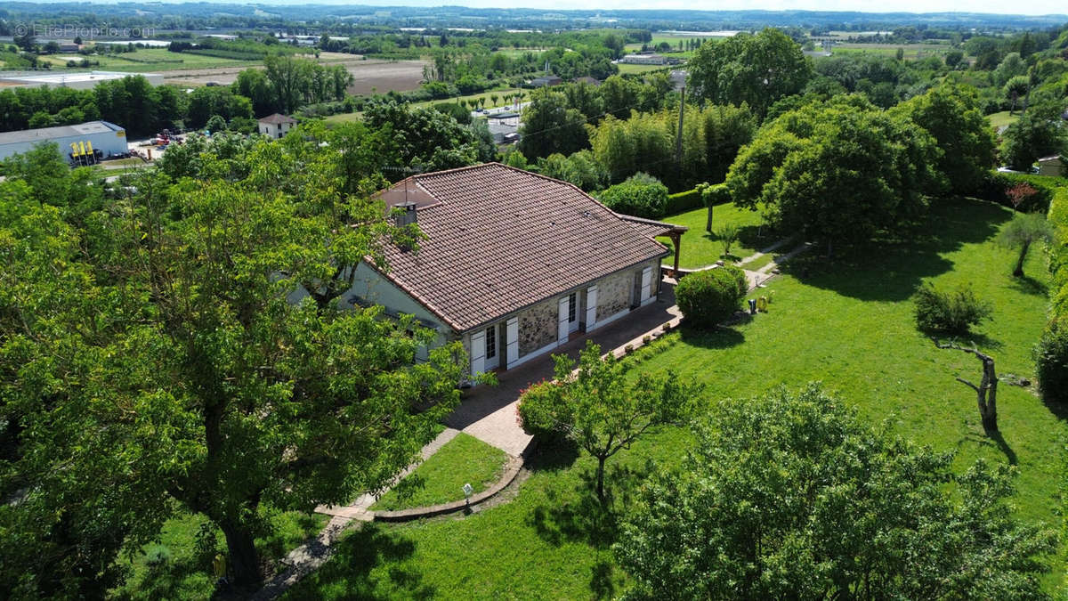 Maison à PORT-SAINTE-MARIE