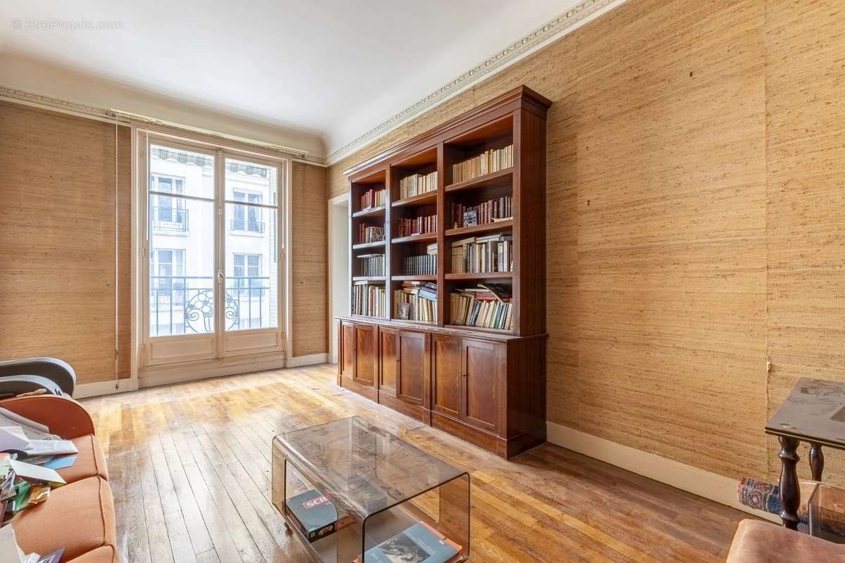 Appartement à PARIS-7E