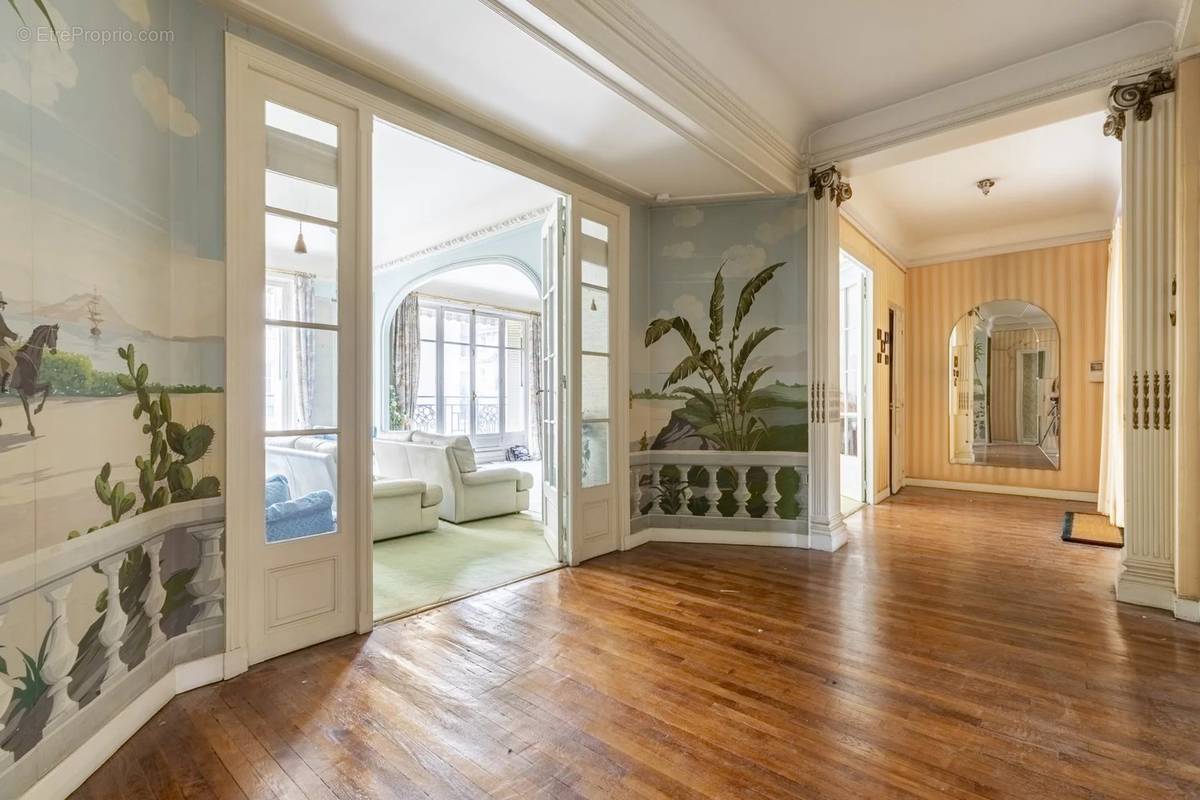 Appartement à PARIS-7E