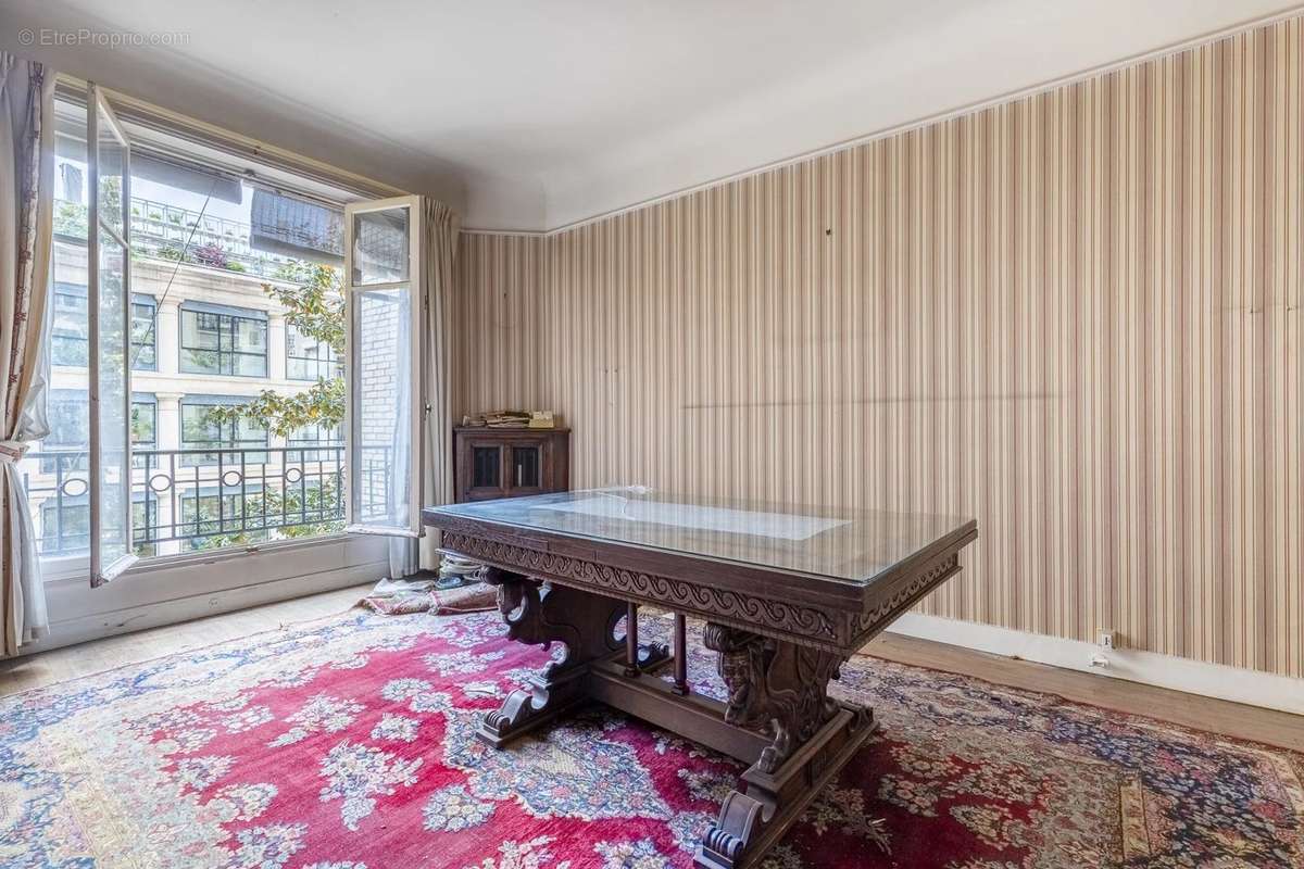 Appartement à PARIS-7E