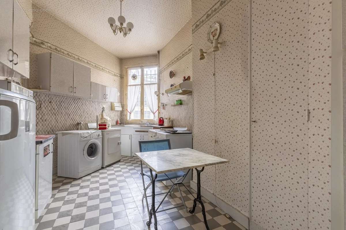 Appartement à PARIS-7E