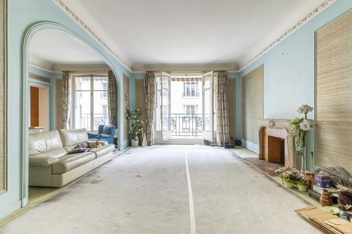 Appartement à PARIS-7E