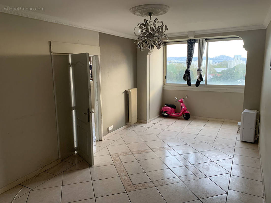 Appartement à MARSEILLE-11E