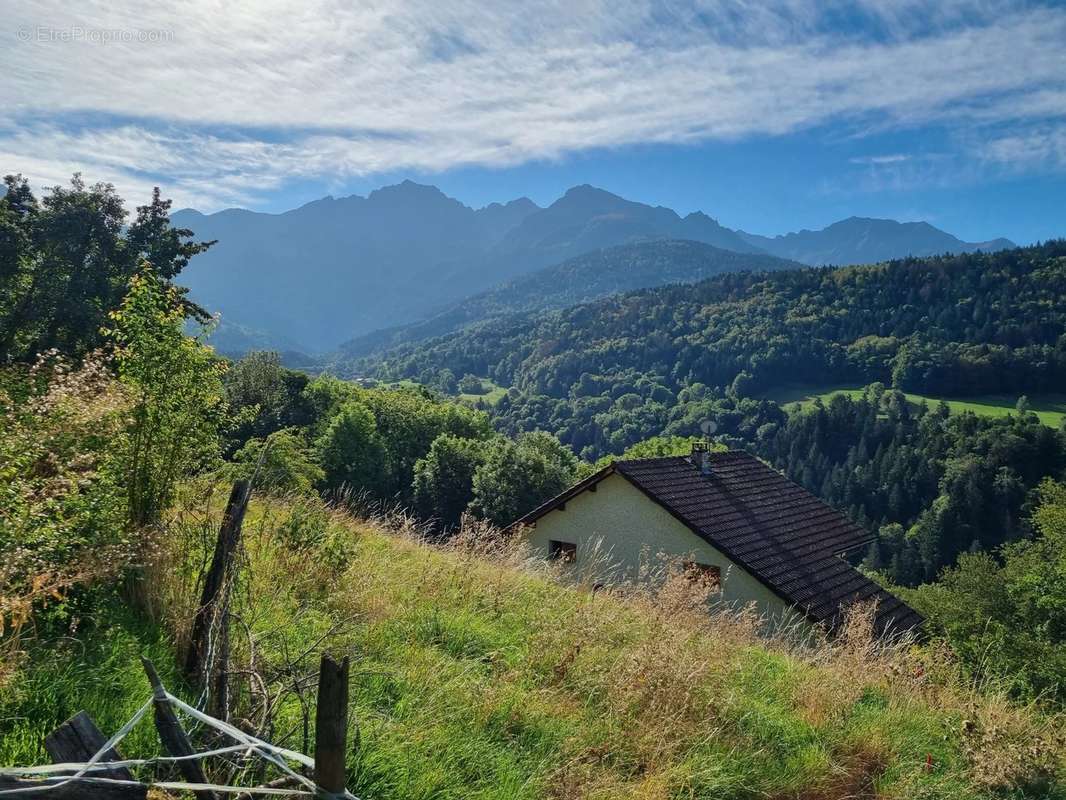 Terrain à LA COMBE-DE-LANCEY