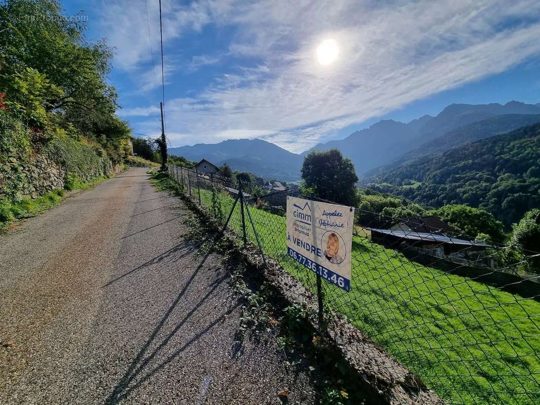 Terrain à LA COMBE-DE-LANCEY