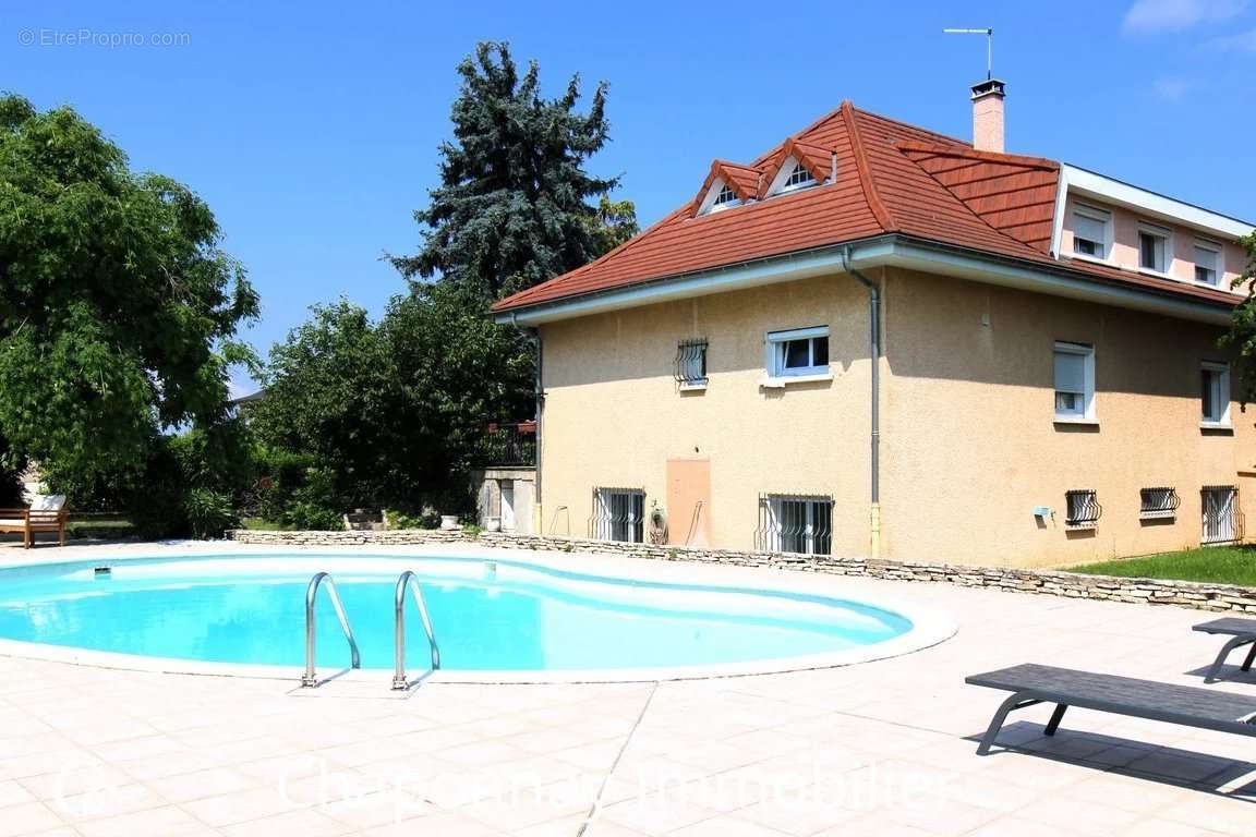 Maison à MARENNES