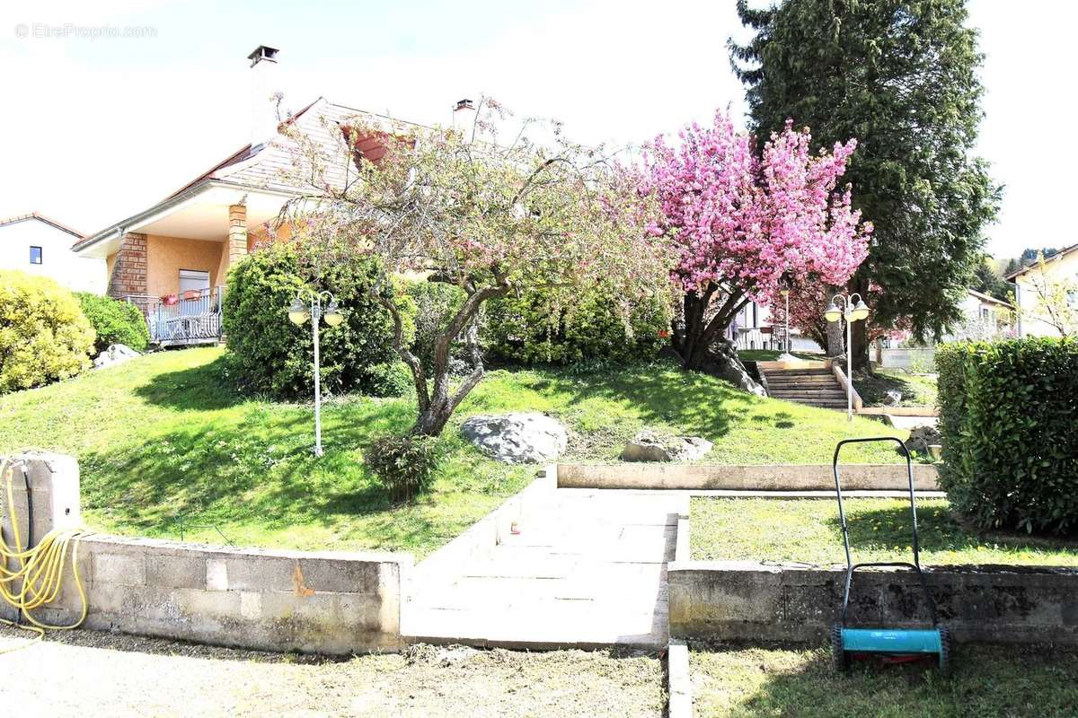 Maison à MARENNES