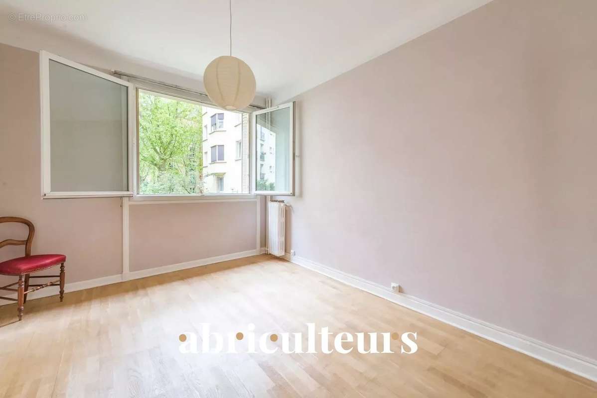 Appartement à PARIS-14E