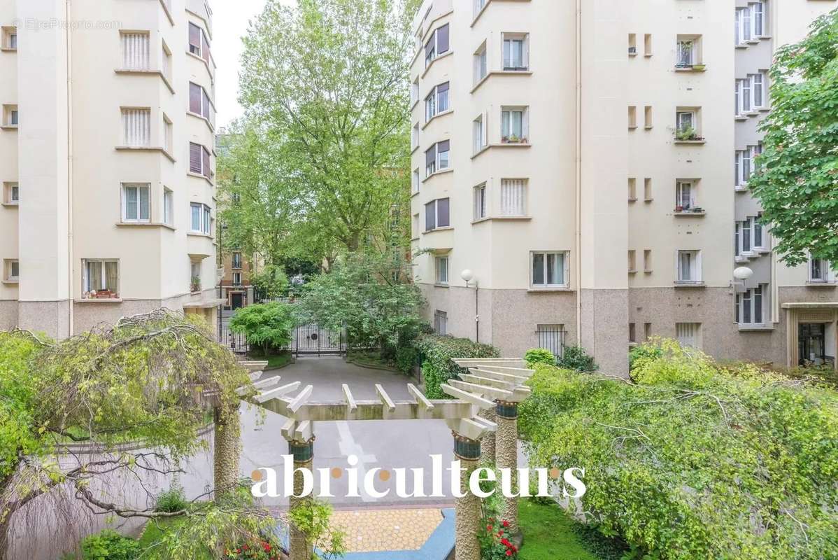 Appartement à PARIS-14E