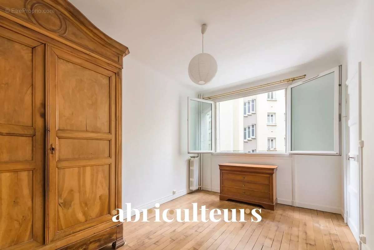 Appartement à PARIS-14E