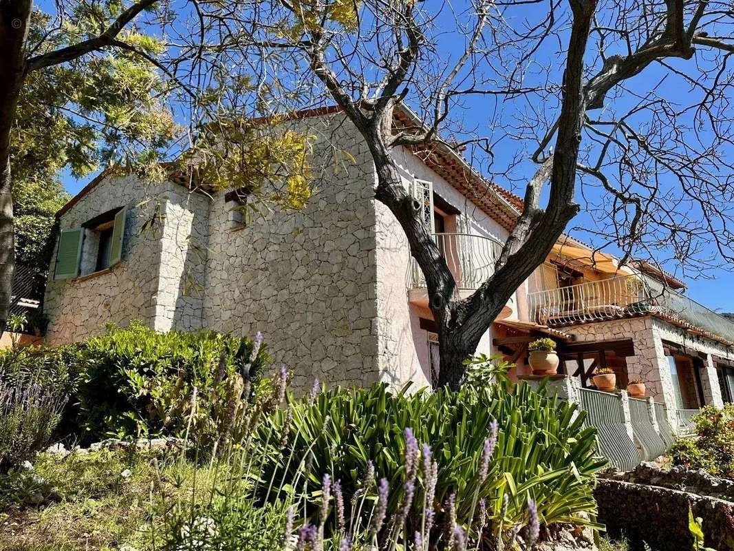 Maison à TOURRETTES-SUR-LOUP