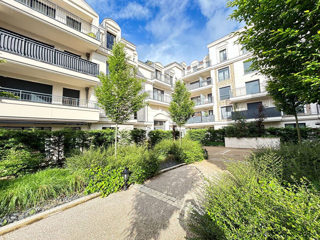 Appartement à FONTENAY-LE-FLEURY