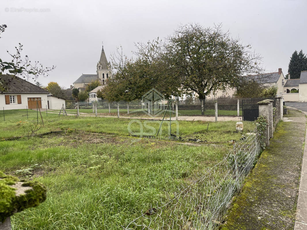 Terrain à SORIGNY