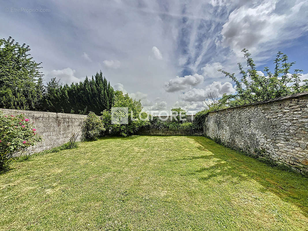 Maison à LE MESNIL-AUBRY