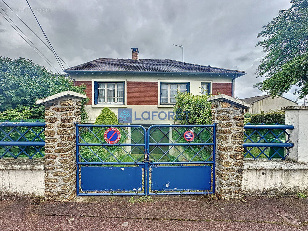 Maison à SAVIGNY-SUR-ORGE