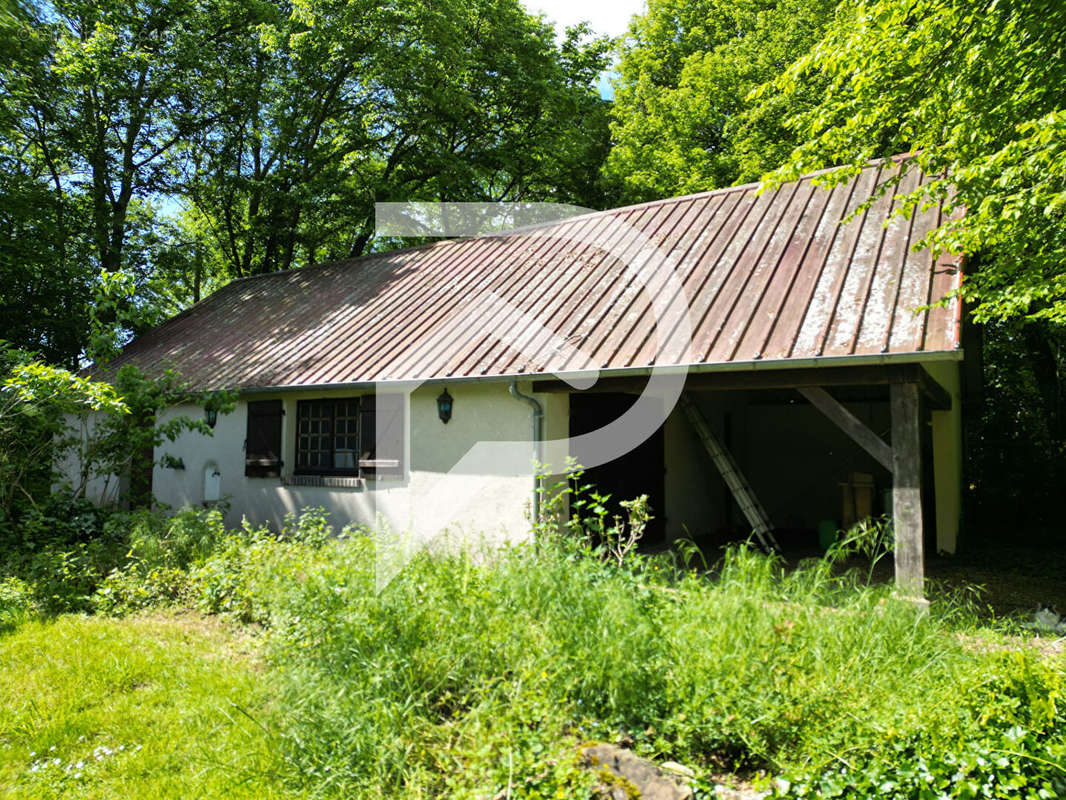 Maison à CHERISY